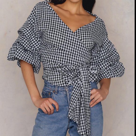 LIONESS sz xs wrap top slightly cropped black white gingham statement sleeve - Picture 4 of 17